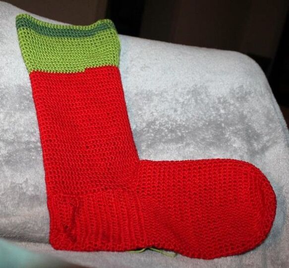 Crochet Four Christmas Stockings – Set Pattern in English & German