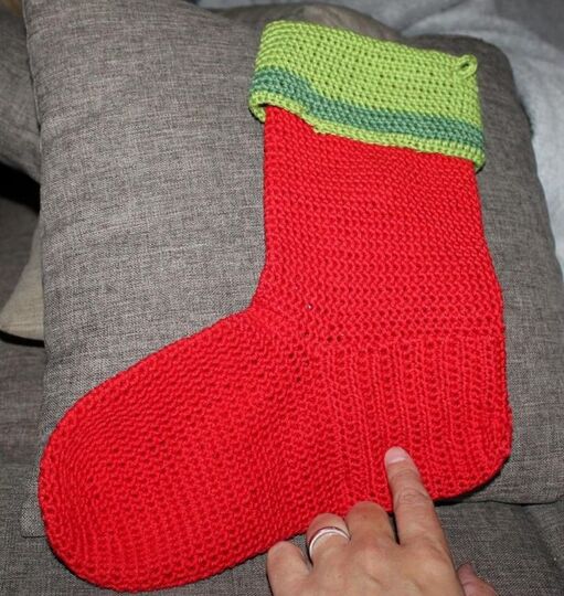 Crochet Four Christmas Stockings – Set Pattern in English & German