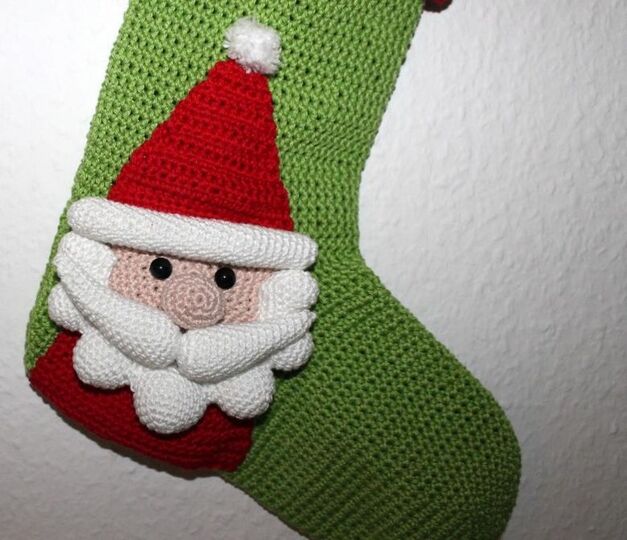 Vier Weihnachtssocken häkeln – Set-Anleitung auf Deutsch & Englisch