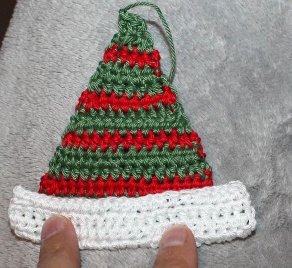Vier Weihnachtssocken häkeln – Set-Anleitung auf Deutsch & Englisch