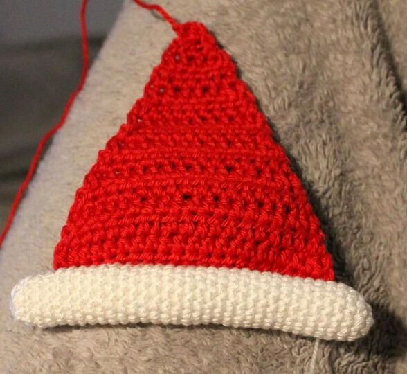 Weihnachtssocken häkeln – vier Socken zum Aufhängen und Befüllen (DE & EN)