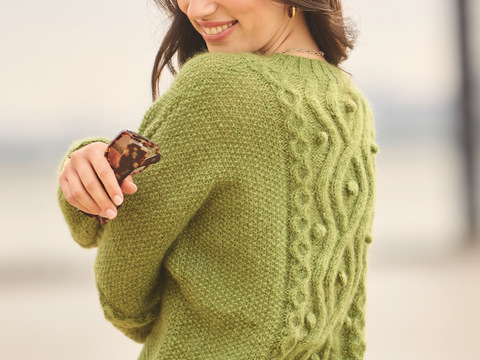 Pullover mit Zopfmustern