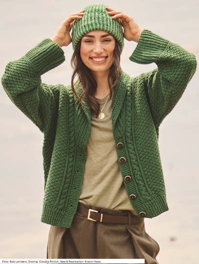 Jacke mit Schalkragen und Patentmütze