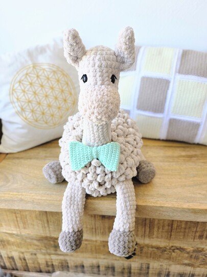 Lama mit Schleife - Häkelanleitung PDF - großes Kuscheltier