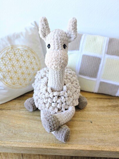 Lama mit Schleife - Häkelanleitung PDF - großes Kuscheltier