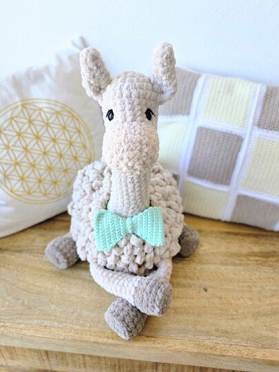 Lama mit Schleife - Häkelanleitung PDF - großes Kuscheltier