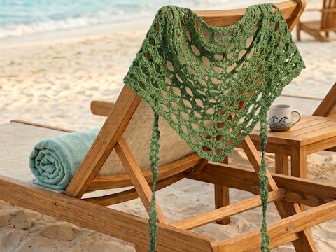 Crochet a Bandana and Hip Scarf – Triangular Shawl in Two Sizes (EN & DE)