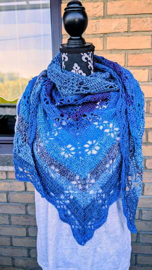 Crochet pattern shawl Alex