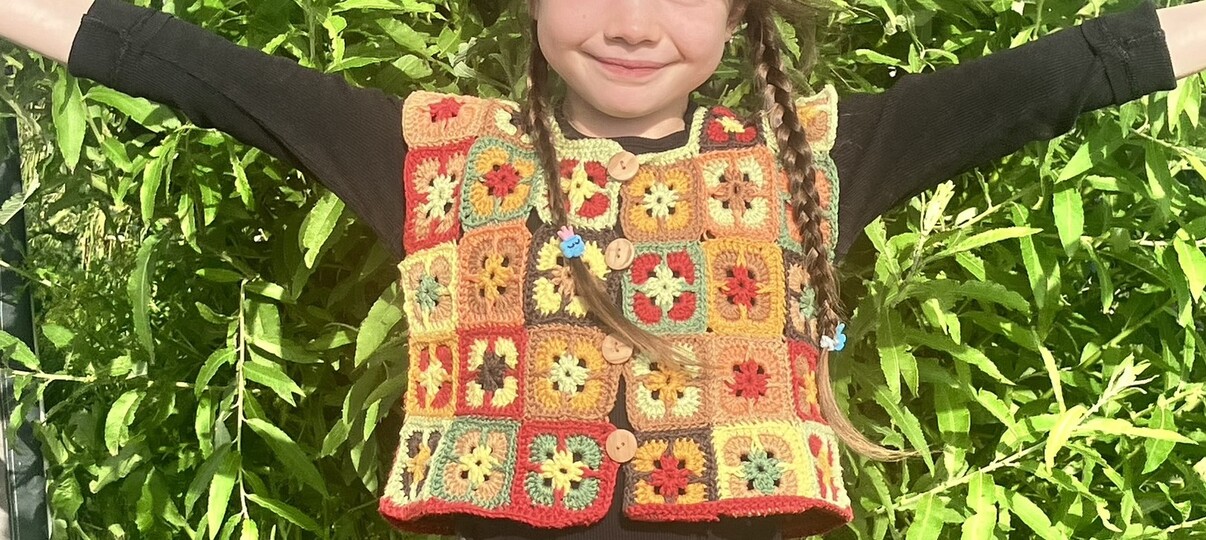 Weste aus Grannysquares für Kinder - Häkelanleitung