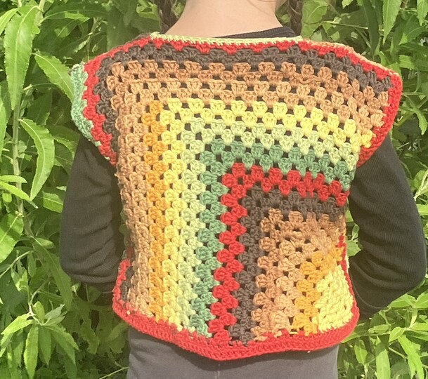 Weste aus Grannysquares für Kinder - Häkelanleitung