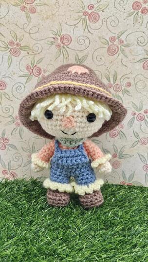 Wally the Scarecrow- Crochet English Pattern