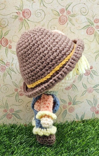 Wally the Scarecrow- Crochet English Pattern