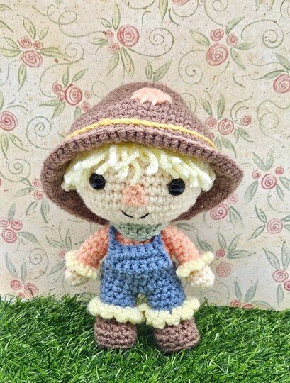 Wally the Scarecrow- Crochet English Pattern