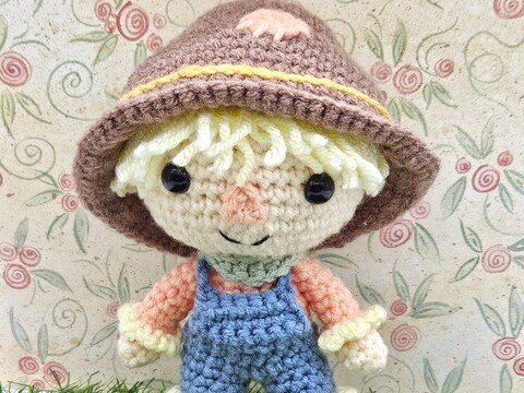 Wally the Scarecrow- Crochet English Pattern