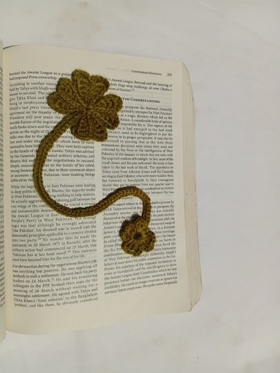 Clover Bookmark Crochet Pattern, US & UK terms (Pdf Pattern and Video)