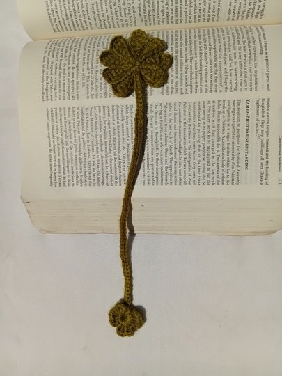 Clover Bookmark Crochet Pattern, US & UK terms (Pdf Pattern and Video)