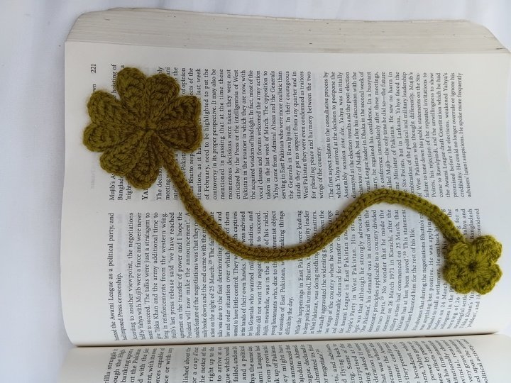 Clover Bookmark Crochet Pattern, US & UK terms (Pdf Pattern and Video)