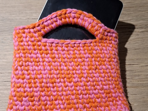Crochet a Tablet Bag – Chunky Bag Pattern in Knit Stitch (EN & DE)