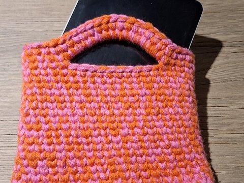 Tablet-Tasche häkeln – dicke Tasche im Strickmaschenstich (DE & EN)