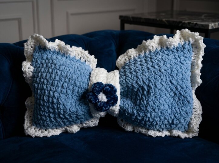 Crochet Pattern Schleifenkissen – Cosy Bow Cushion with Flower