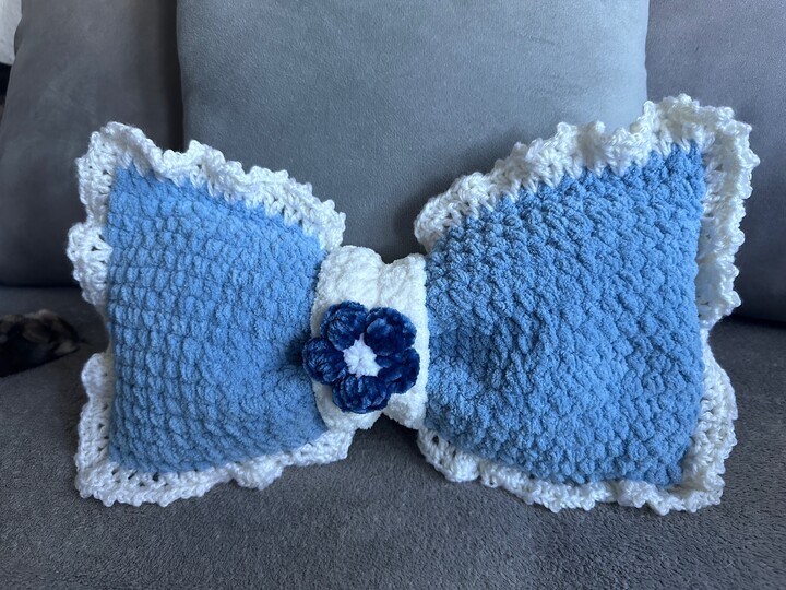 Crochet Pattern Schleifenkissen – Cosy Bow Cushion with Flower