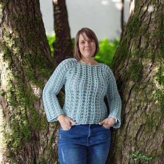 Mareo Sweater – a top-down raglan with a striking textured pattern