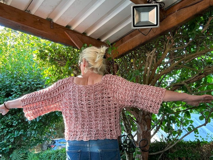 Mareo Sweater – a top-down raglan with a striking textured pattern