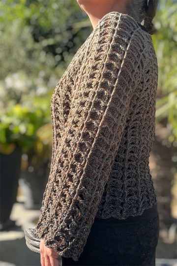 Mareo Sweater – a top-down raglan with a striking textured pattern