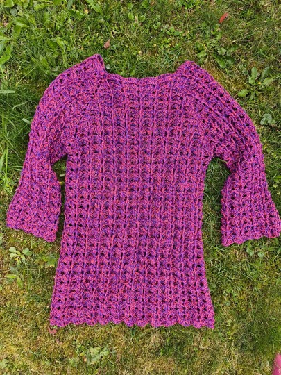 Mareo Sweater – a top-down raglan with a striking textured pattern