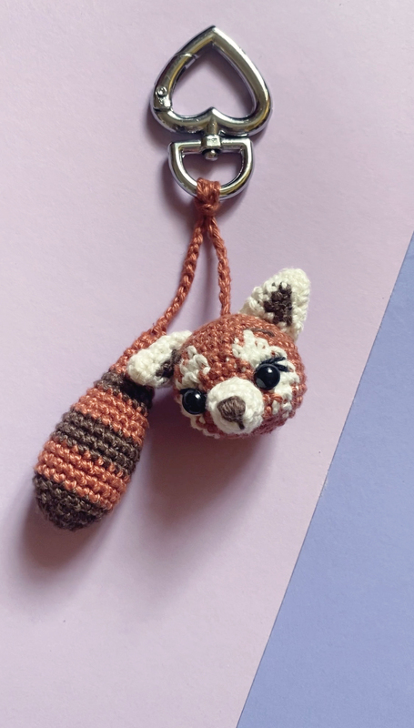 Pattern crochet keychain - rosie the red panda - Image 4