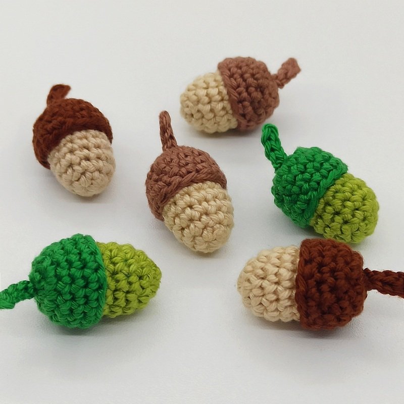 Small crocheted acorns - Image 2
