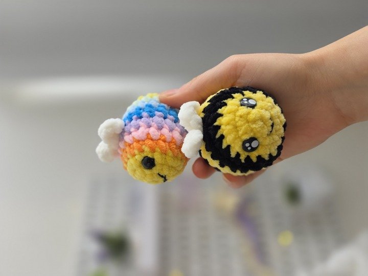 Crochet Bee 2-in-1 – Classic & Rainbow Bee Amigurumi