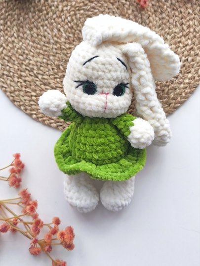 Häkelanleitung Hase Mila – Kuschelhase mit Kleid