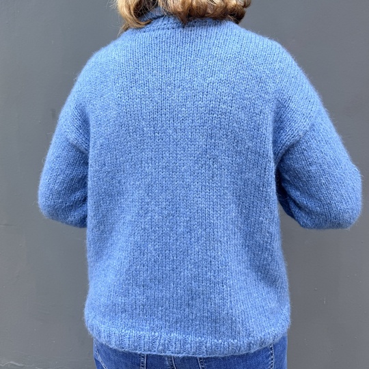 Strickanleitung Strickjacke LAYANE – Damen Cardigan mit Kragen Gr. 36–48