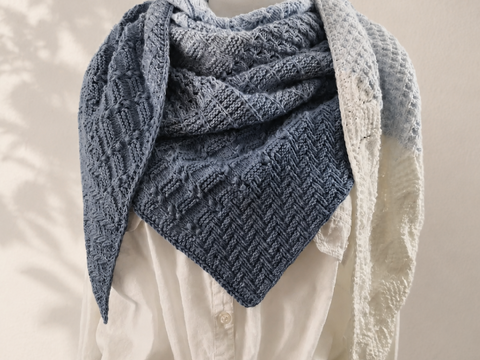 Noomi – gestricktes Tuch im Mustermix – PDF Anleitung
