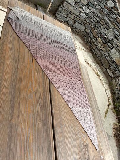 Noomi – gestricktes Tuch im Mustermix – PDF Anleitung