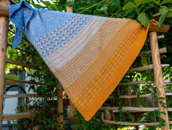 Noomi – gestricktes Tuch im Mustermix – PDF Anleitung