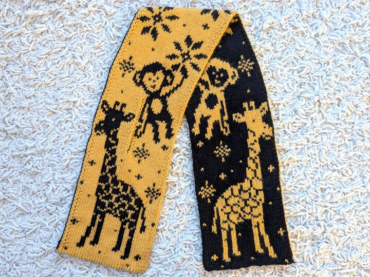 Scarf "Friends in the snow" - Double sided knitting pattern