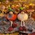 Herbstdeko Wichtel Kürbis mit Baumelbeinen sitzend oder hängend