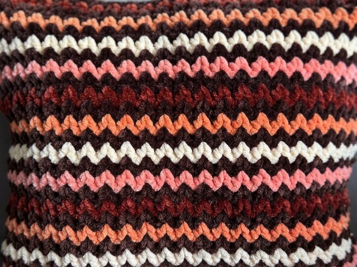 Crochet Pattern Cozy Wave – Textured Chenille Cushion 40x40 cm