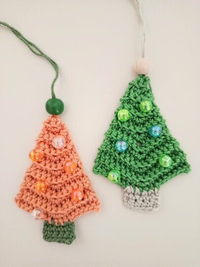 Häkelanleitung für einen Weihnachtsbaum mit Perlen