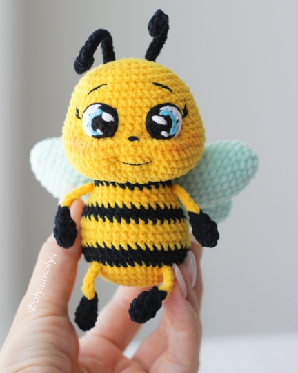 Buzzy Juju Plush Bee Amigurumi Crochet Pattern