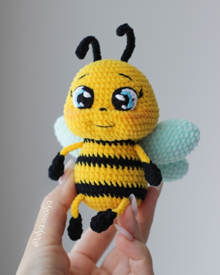 Buzzy Juju Plush Bee Amigurumi Crochet Pattern
