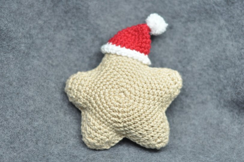 Häkelanleitung Weihnachtsstern mit Weihnachtsmütze
