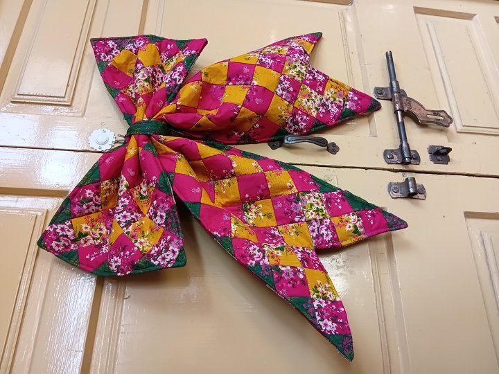 DIY Big Patchwork Front Door Bow Sewing Pattern (Video Tutorial)