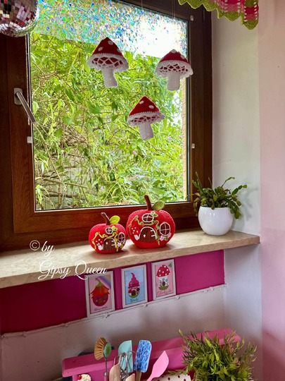 Häkelanleitung Apfelhaus Türstopper PDF, Herbstdeko häkeln, Feenhaus