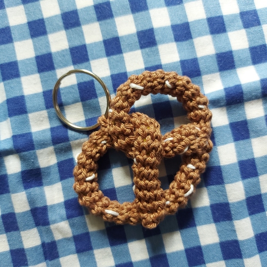 Brezel Häkelanleitung Oktoberfest, sehr einfach! Schlüsselanhänger