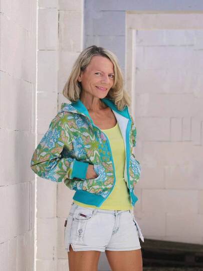 Schnittmuster Sweatjacke Damen mit Kapuze & Colorblocking Gr. 32–62