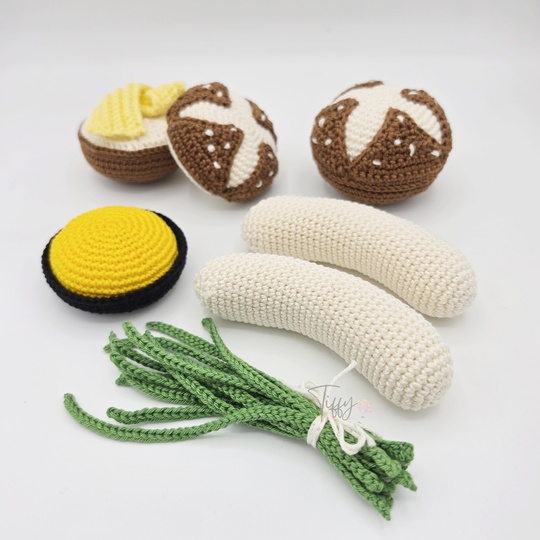 Pretzel Roll & Bavarian Snack Set – Crochet Pattern PDF