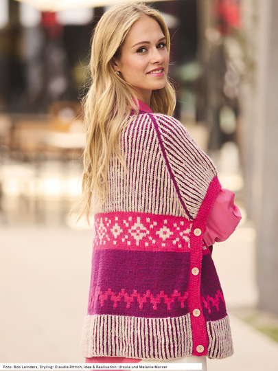 Poncho mit verschiedenen Mustern